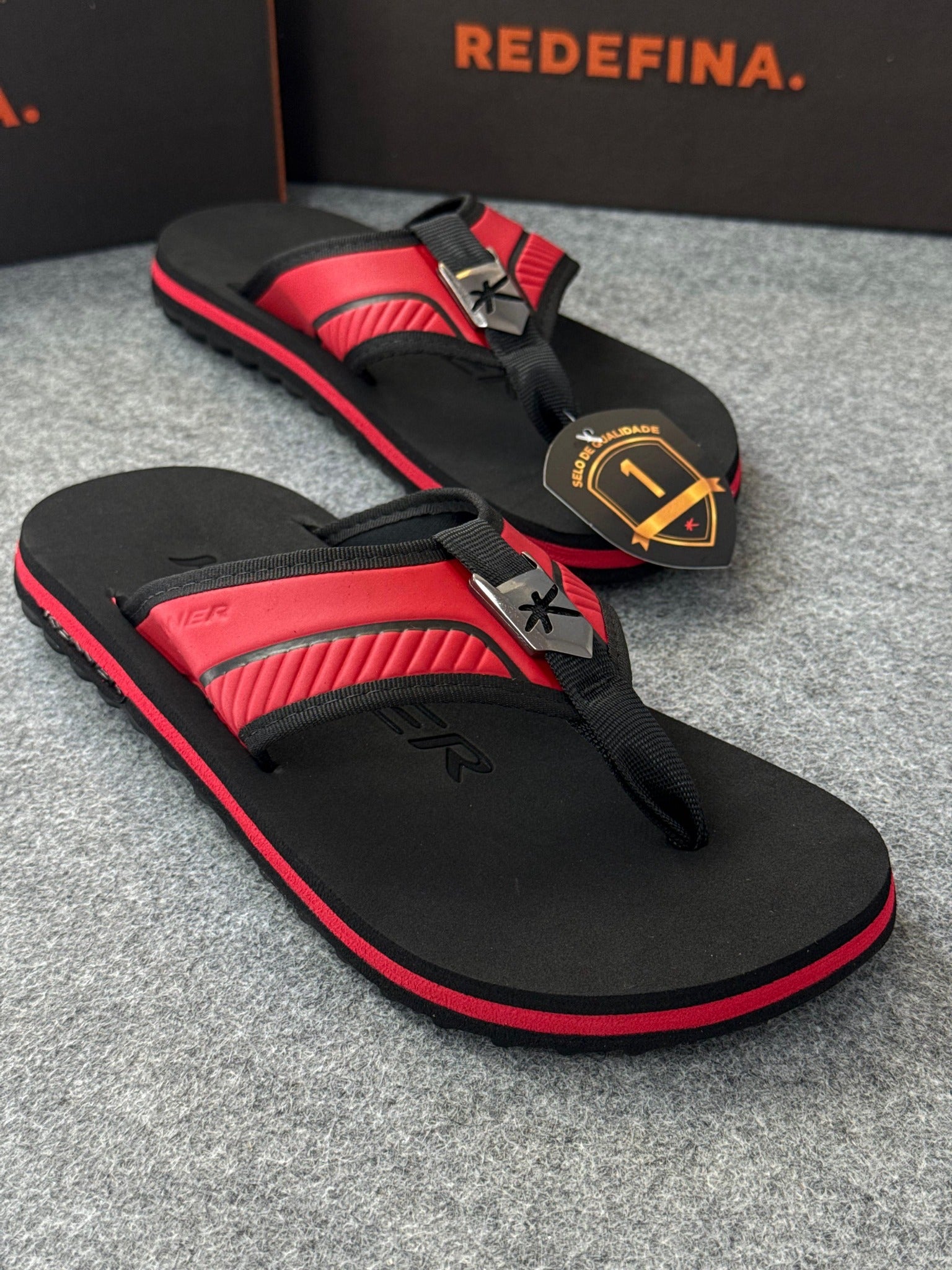 Chinelo Kenner Preto e Vermelho