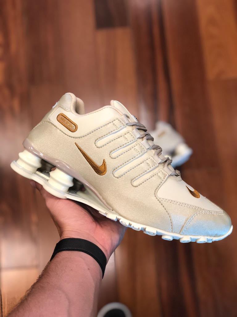 Tênis Nike Shox 4 Molas bege