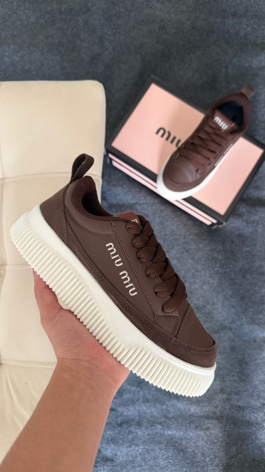 Tênis Miu Miu feminino marrom