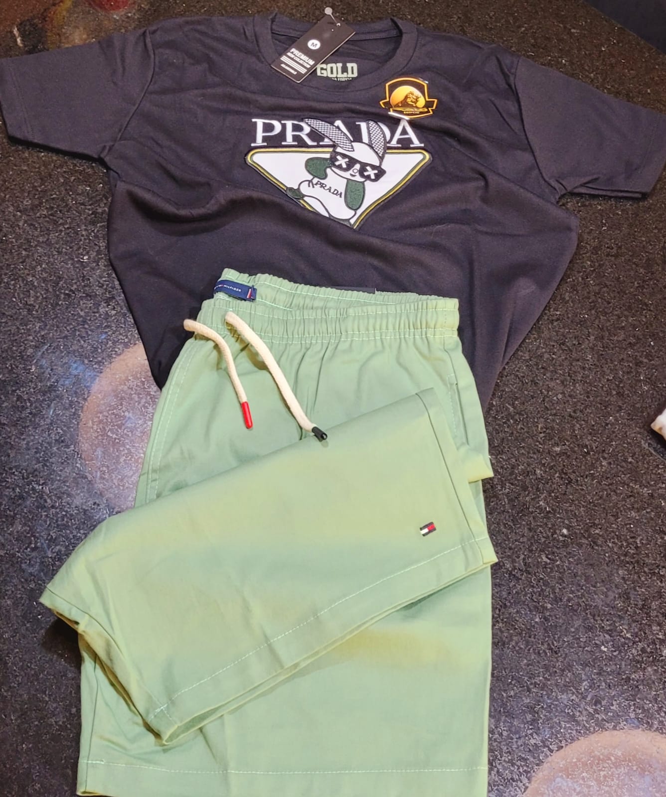 Kit Premium Prada preta com short Tommy Hilfiger verde